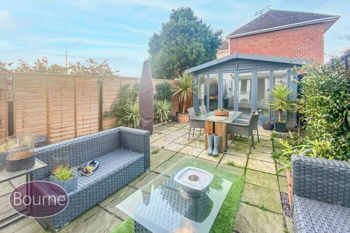 3 Bedroom Semi-Detached House To Rent In Gaston Bridge Road, Shepperton TW17