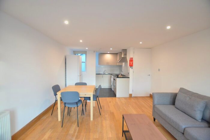 2 Bedroom Flat To Rent In Flat, Danbury House, Sunningfields Road, London, NW4