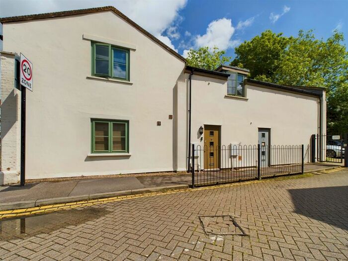 2 Bedroom Flat To Rent In Nightingale Road, Hitchin, SG5