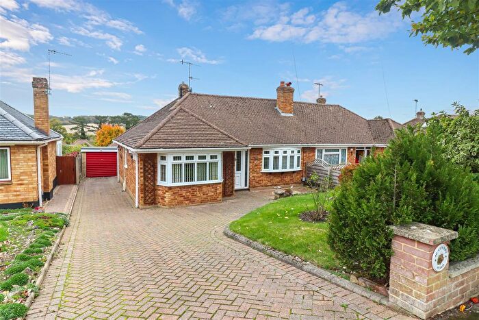 2 Bedroom Semi-detached Bungalow For Sale In Covert Road, Northchurch, Hertfordshire, HP4