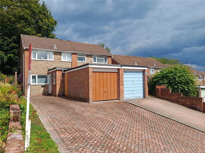 3 Bedroom Semi-Detached House For Sale In Chestnut Close, Alton, Hampshire, GU34