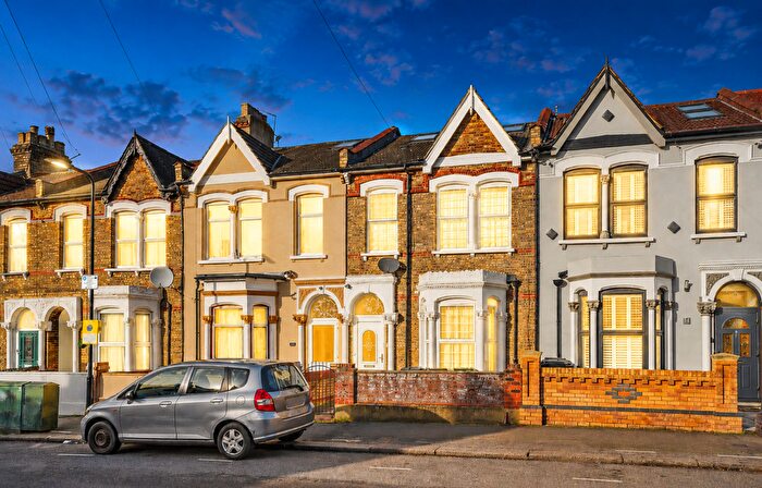 6 Bedroom Terraced House For Sale In Hatherley Road, London, E17