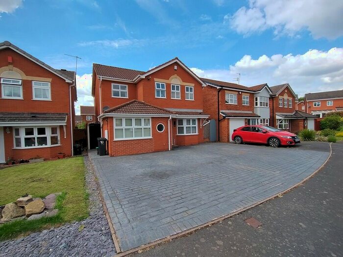 4 Bedroom Detached House To Rent In Clearwell Gardens, Dudley, West Midlands, DY1