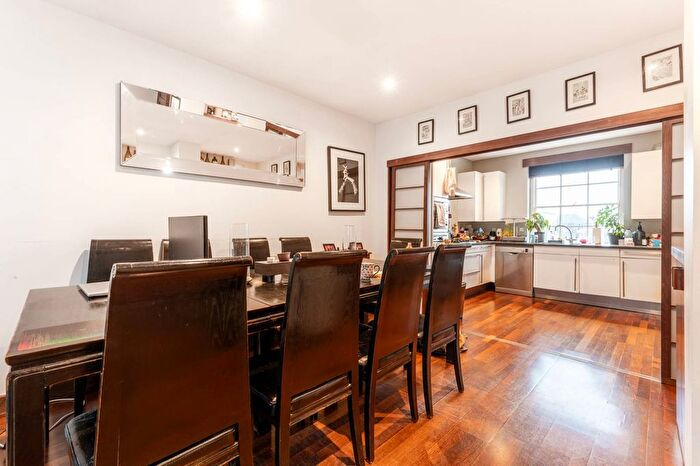 2 Bedroom Flat To Rent In Leinster Square, Westbourne Grove, London, W2