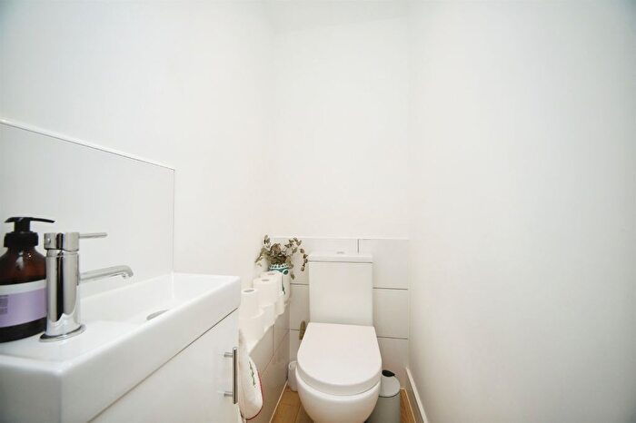 3 Bedroom Terraced House For Sale In Bindon Road, Taunton, TA2