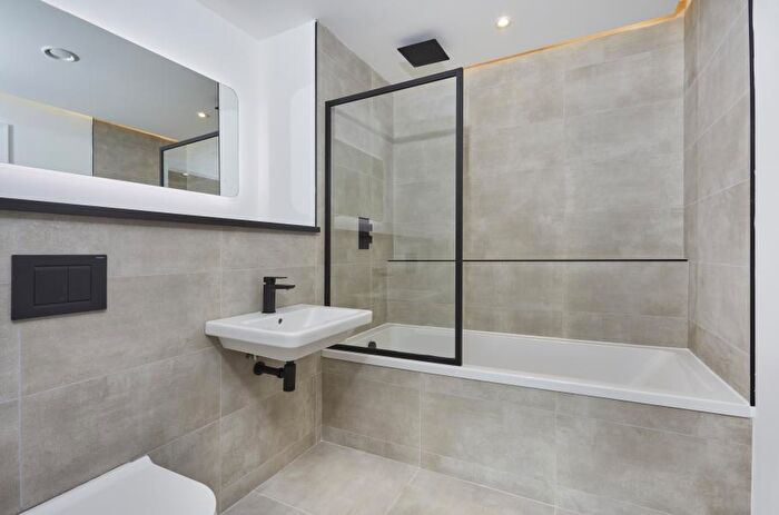 2 Bedroom Apartment To Rent In Apartment . :: One Silk Street, M4