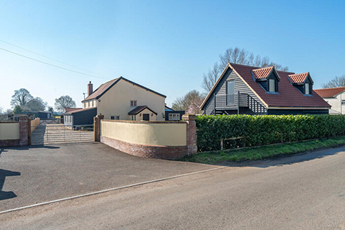 4 Bedroom Farm House For Sale In Carbrooke, IP25