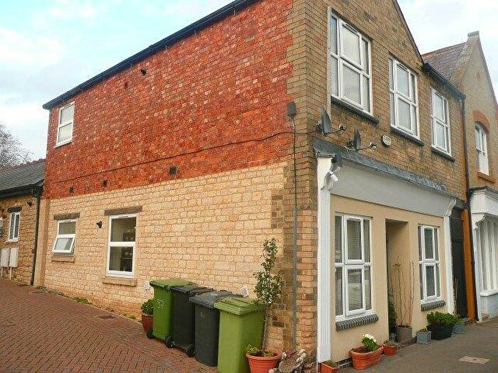 2 Bedroom Flat To Rent In High Street, Finedon, NN9