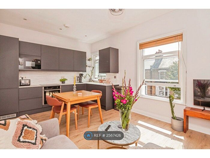 2 Bedroom Flat To Rent In Kellett Road, London, SW2