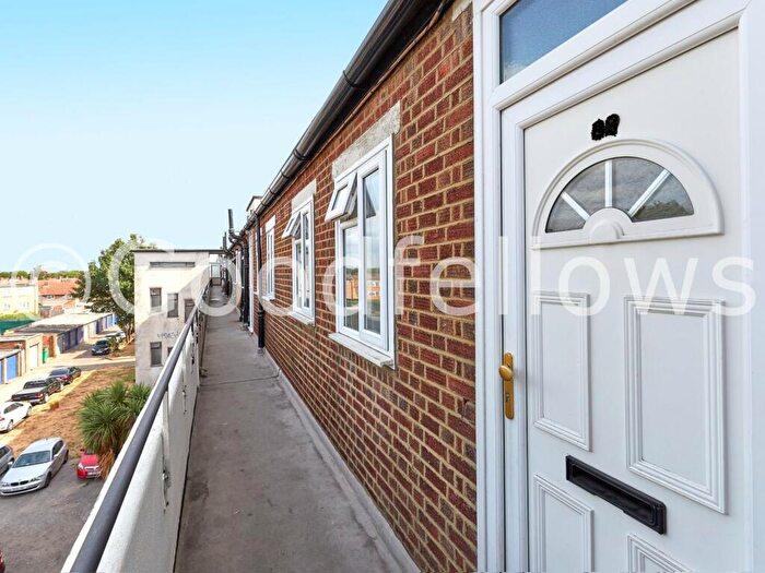 3 Bedroom Apartment To Rent In Monarch Parade, London Road, Mitcham, CR4