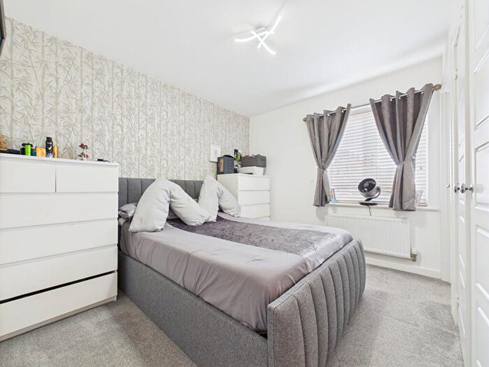 2 Bedroom Flat For Sale In Village Road, Wouldham, ME1