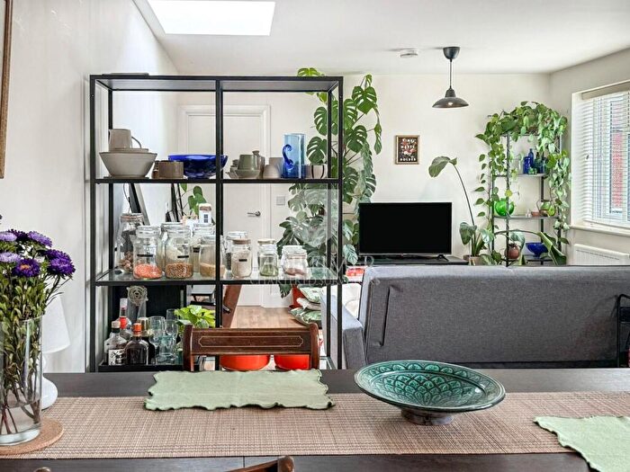 1 Bedroom Apartment To Rent In Chase Side, London, N14