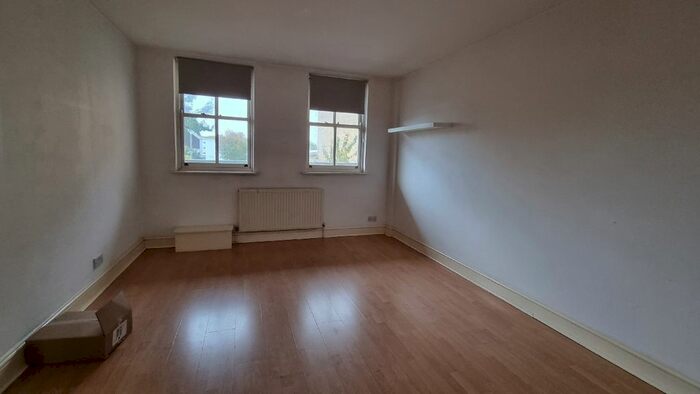 2 Bedroom Flat To Rent In Treadway Street, London, Haggerston, E2