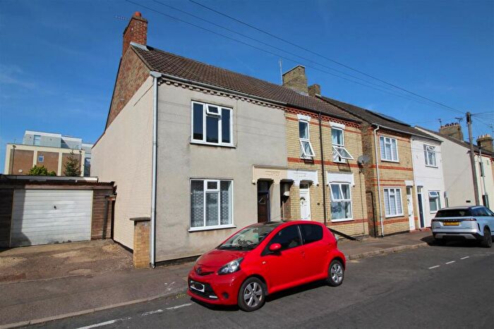 3 Bedroom Semi-Detached House For Sale In Jubilee Street, Peterborough, PE2