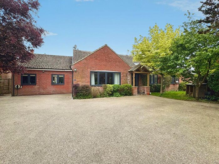 4 Bedroom Detached House For Sale In Maslin's Close, Ramsbury, SN8