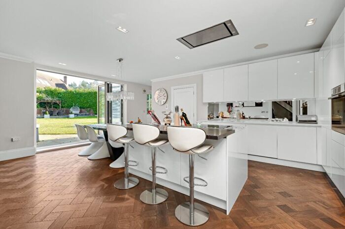 5 Bedroom Detached House For Sale In Lockestone Close, Weybridge, Surrey, KT13