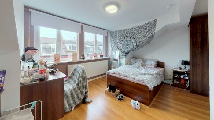 6 Bedroom Terraced House To Rent In Ashville Avenue, Hyde Park, Leeds, LS6