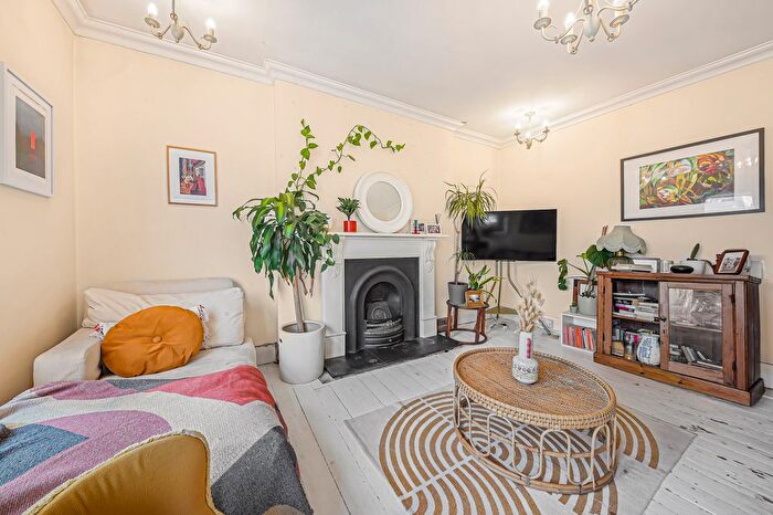 1 Bedroom Flat For Sale In The Chase, London, SW4