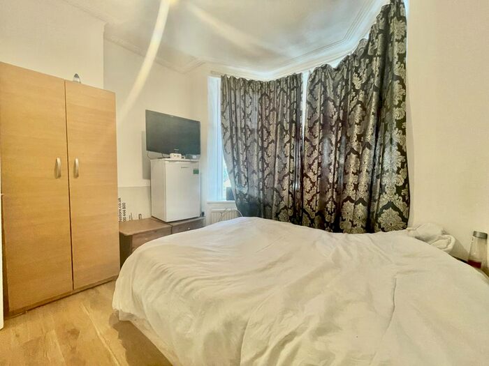 1 Bedroom Studio To Rent In Caithness Road, Mitcham, CR4