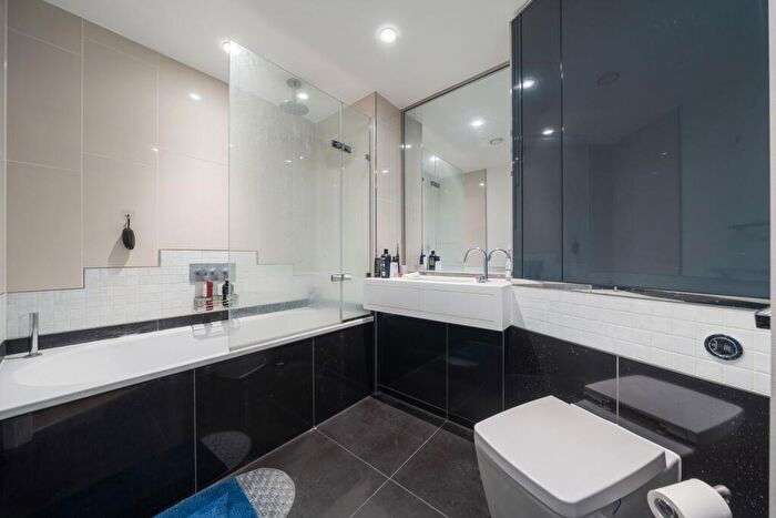 2 Bedroom Apartment To Rent In Eagle Point, City Road, London, EC1V