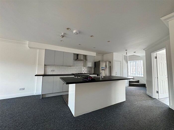 4 Bedroom Flat To Rent In Ashleigh Heights, Russell Hill Road, Purley, Surrey, CR8