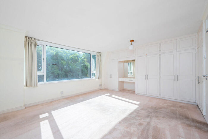 5 Bedroom Terraced House For Sale In Holders Hill Road, Mill Hill, London, NW4