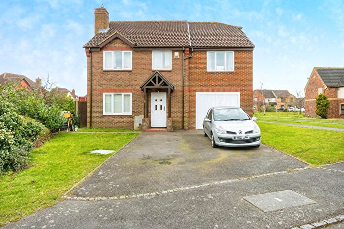 6 Bedroom Detached House For Sale In Lacock Abbey, Bedford, Bedfordshire, MK41