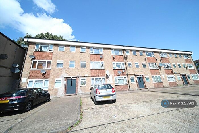 1 Bedroom Flat To Rent In Horsham Court, London, N17