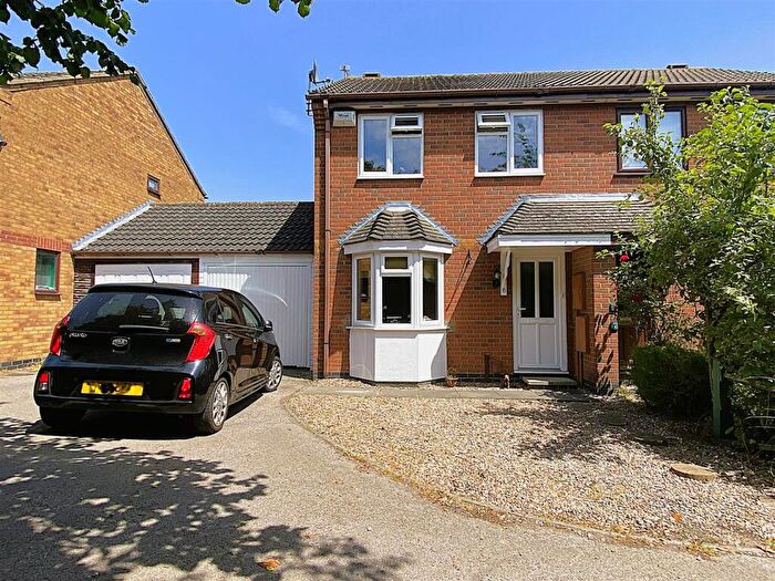 3 Bedroom Semi-Detached House For Sale In Martin Drive, Syston, Leicester, LE7