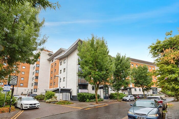 1 Bedroom Property To Rent In Inverness Mews, E16