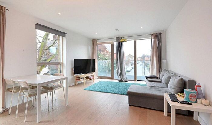 2 Bedroom Flat To Rent In Rodney Road, Elephant And Castle, London, SE17