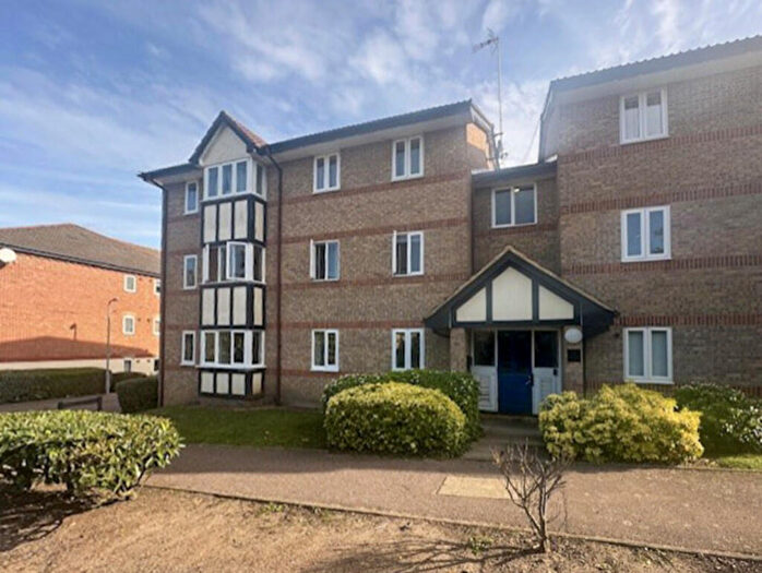 2 Bedroom Flat To Rent In Fallow Rise, Hertford, SG13