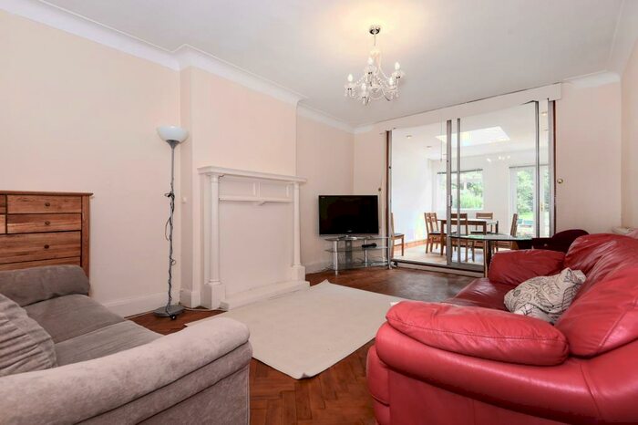 4 Bedroom Semi-Detached House To Rent In Nether Street, London, N12