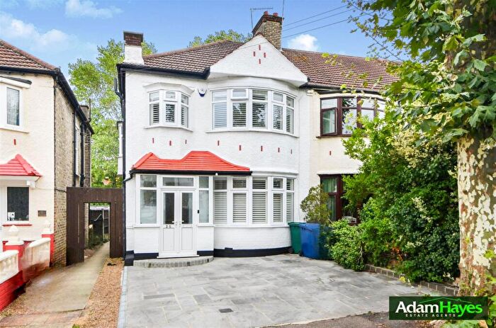 4 Bedroom Semi-Detached House For Sale In Woodberry Grove, North Finchley, N12