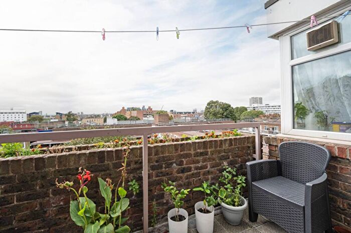 2 Bedroom Flat For Sale In Commercial Street, Limehouse, London, E1