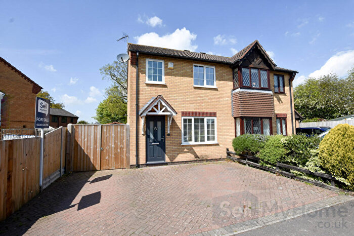 3 Bedroom Semi-Detached House For Sale In Kinross Way, Hinckley, Leicestershire, LE10