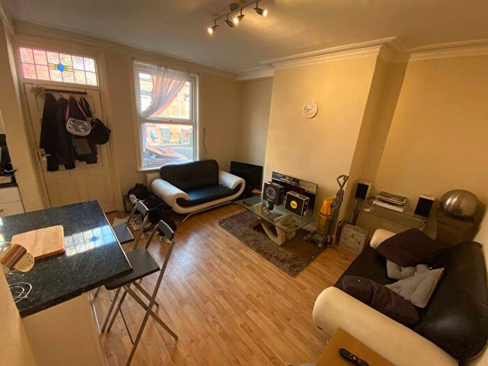 2 Bedroom Semi Detached House To Rent In Harold Place, Leeds, LS6