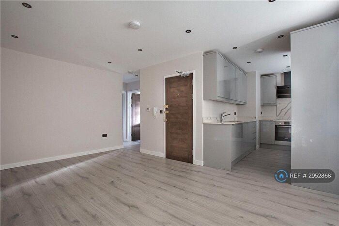 2 Bedroom Flat To Rent In Wentworth Park, London, N3
