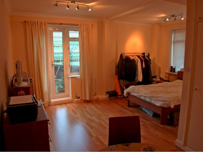 Studio To Rent In Euston Road, London, NW1