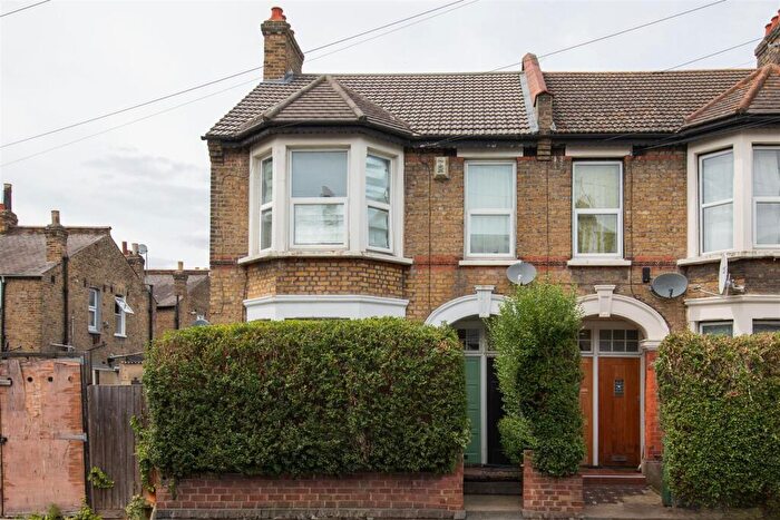 2 Bedroom Flat For Sale In Brunswick Road, Leyton, E10