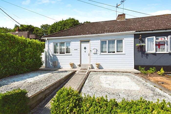 3 Bedroom Bungalow For Sale In Woodside Road, Hockley, Essex, SS5
