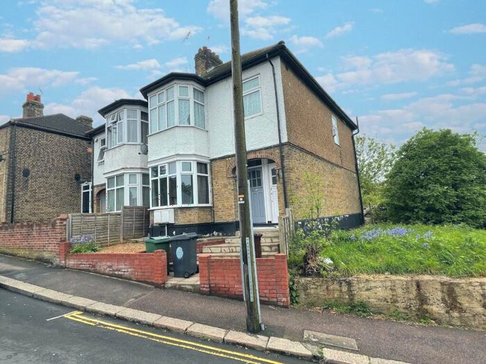 2 Bedroom Flat To Rent In Aubrey Road, Walthamstow, London, E17