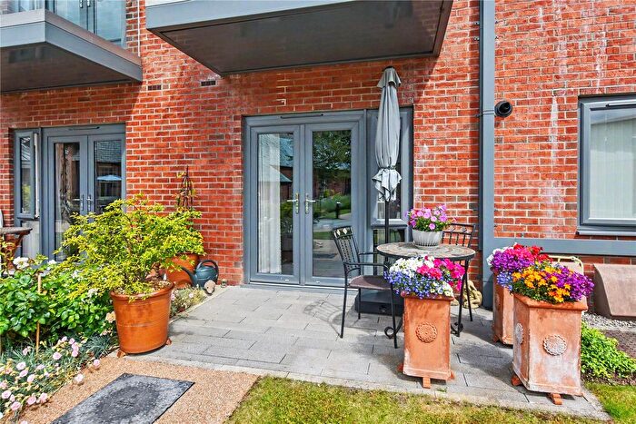 2 Bedroom Flat For Sale In Lady Ida Lodge, Oak Park Lane, Cookridge, Leeds, LS16