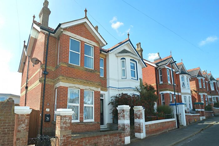 2 Bedroom Flat For Sale In Short Walk To Beach * Sandown, PO36