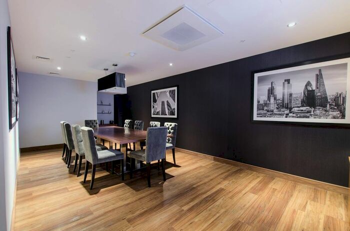 2 Bedroom Flat To Rent In Wandsworth Road, Vauxhall, London, SW8