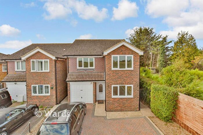 4 Bedroom Detached House For Sale In Wickham Close, Newington, Sittingbourne, Kent, ME9