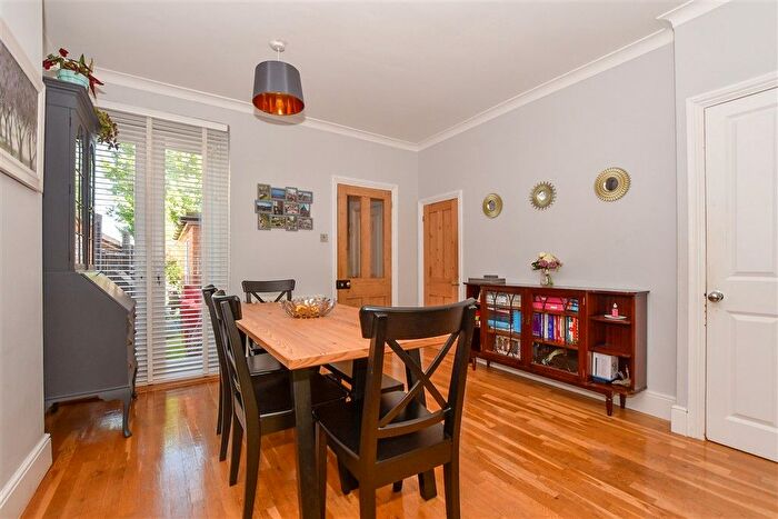 3 Bedroom Terraced House For Sale In Faversham Road, Boughton Lees, Kent, TN25