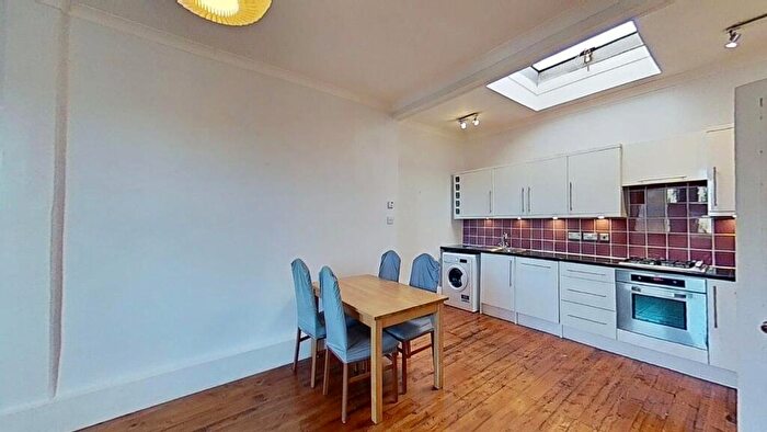 1 Bedroom Flat To Rent In Broughton Road, Edinburgh, EH7
