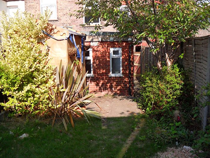 3 Bedroom Terraced House To Rent In Ivy Road, Luton, Bedfordshire, LU1