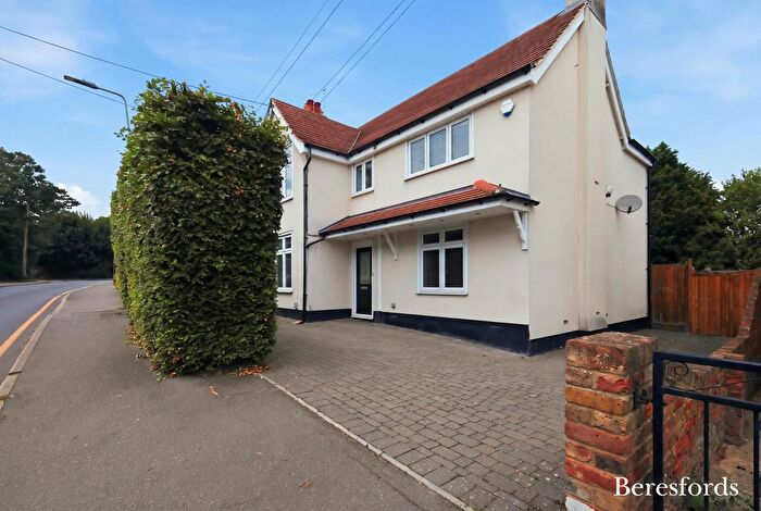 4 Bedroom Detached House For Sale In Hillside Road, Billericay, CM11